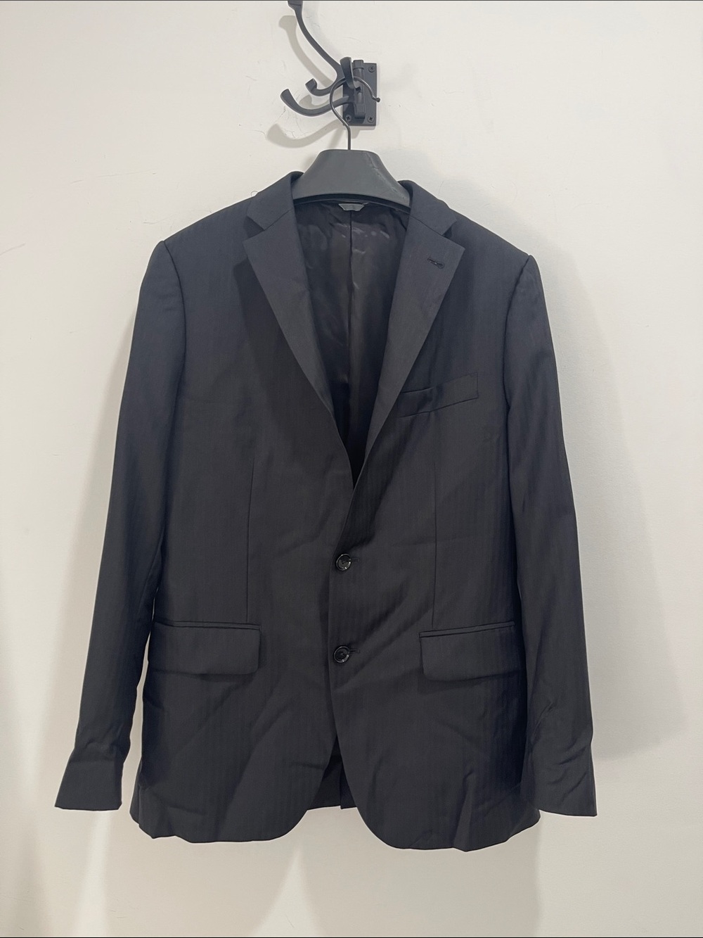 Men's Black Two-Button Tailored Suit Jacket